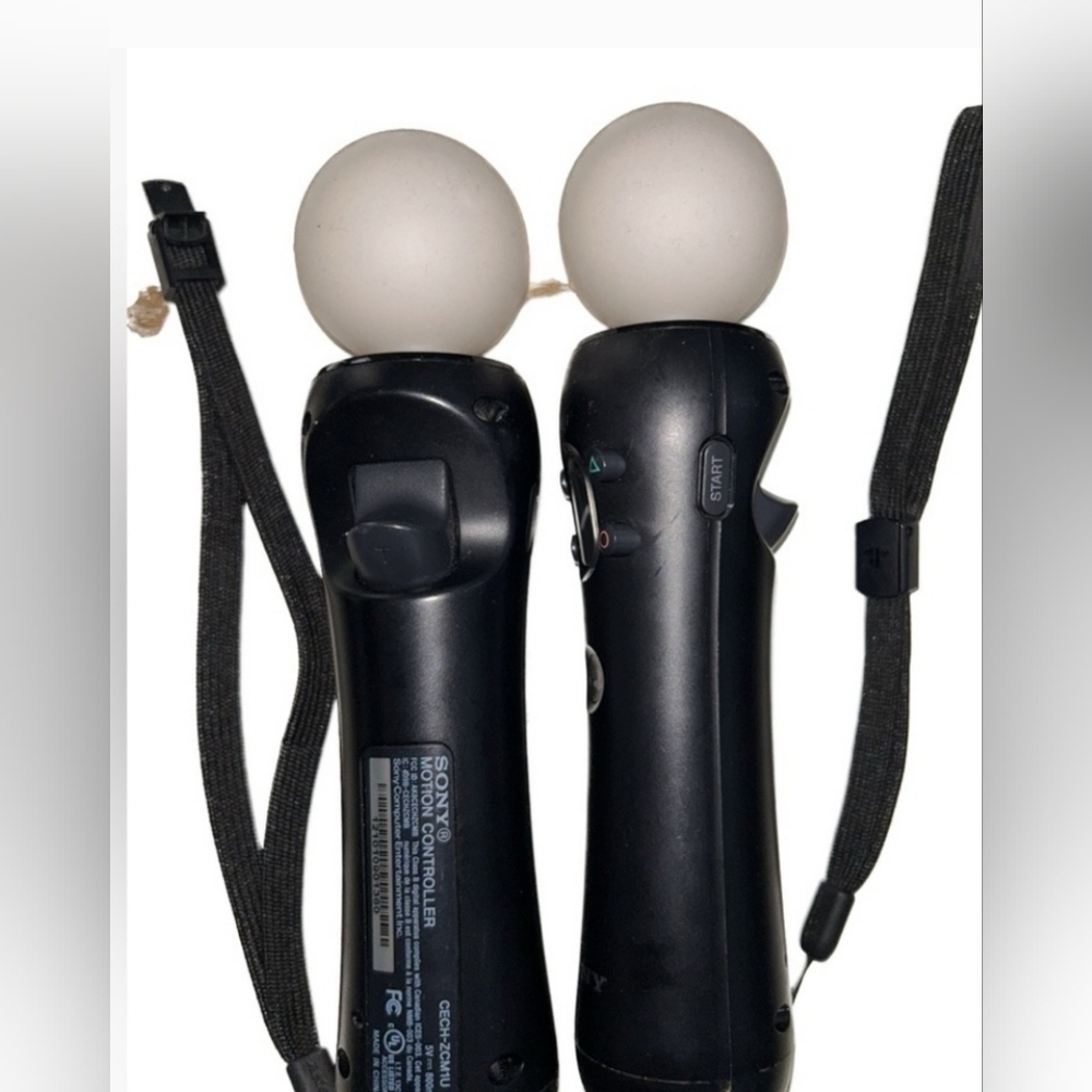 2 Sony PlayStation Move Motion Controllers